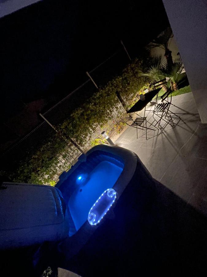 Appartement De Caractere Avec Jacuzzi เฟรฌูส ภายนอก รูปภาพ