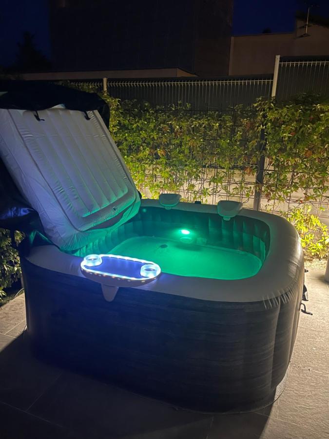 Appartement De Caractere Avec Jacuzzi เฟรฌูส ภายนอก รูปภาพ
