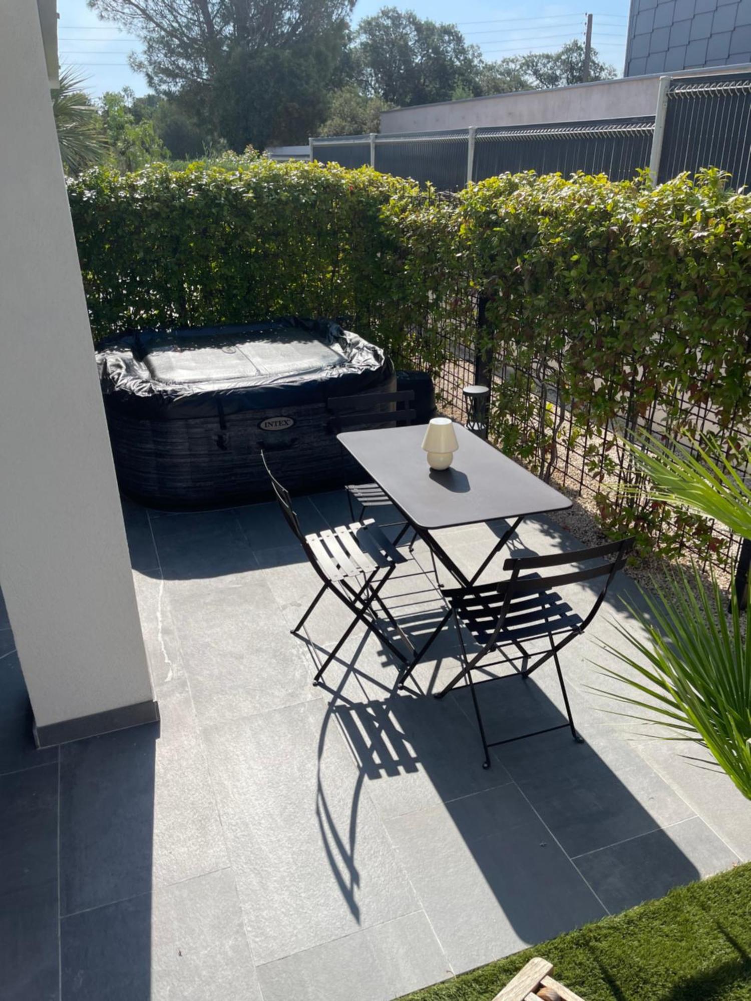 Appartement De Caractere Avec Jacuzzi เฟรฌูส ภายนอก รูปภาพ